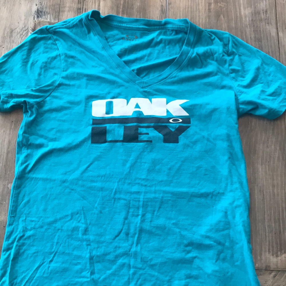 Oakley T-shirt